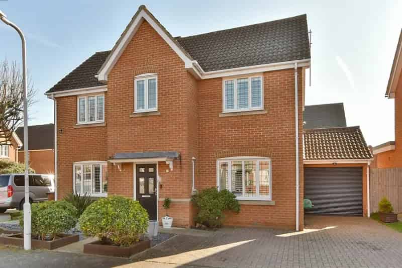 4 Bedroom Detached House For Sale