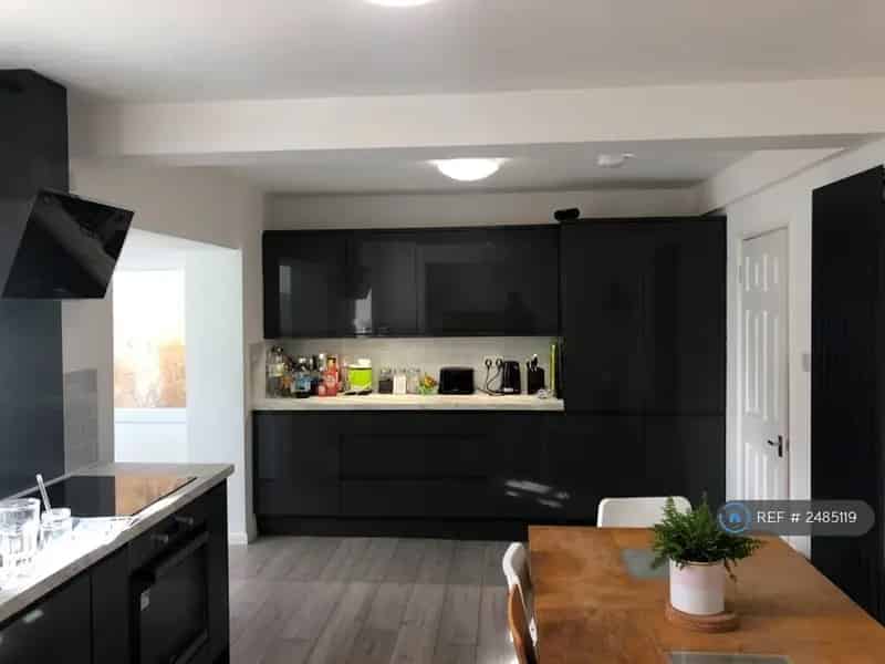 5 bedroom terraced house