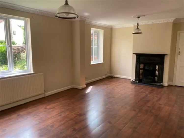 3 Bedroom Detached House To Let