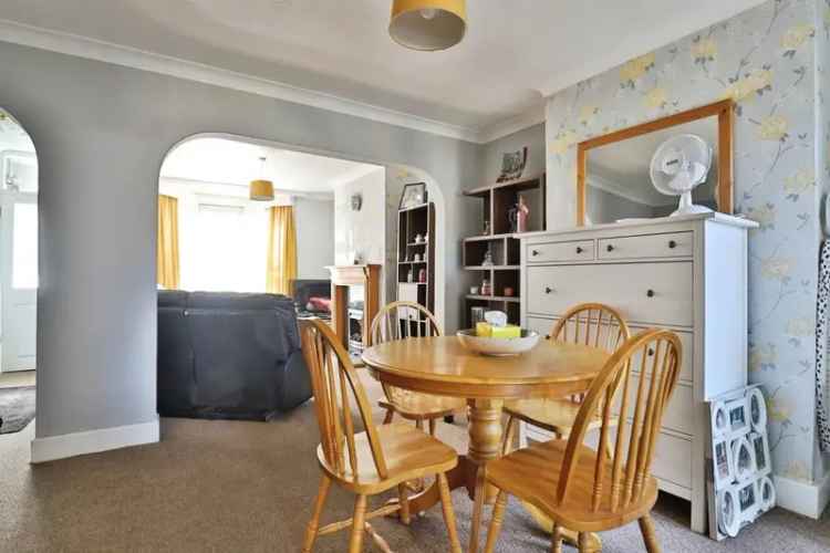 2 Bedroom Mid Terrace House Poole