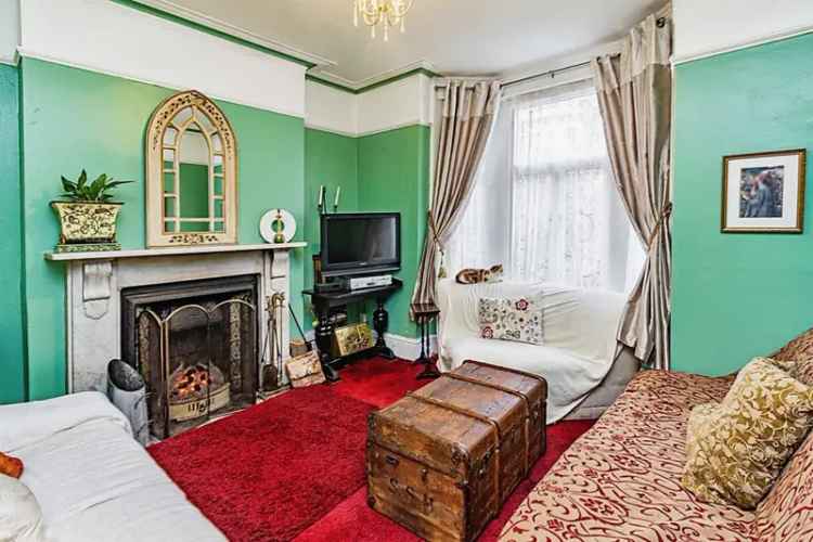 5 Bed House Near Mainline Station