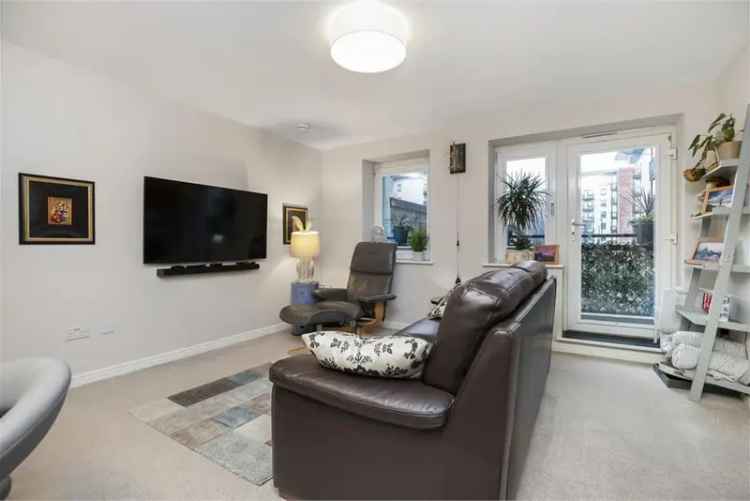 2 Bed Flat - First Floor with 1 Reception Room