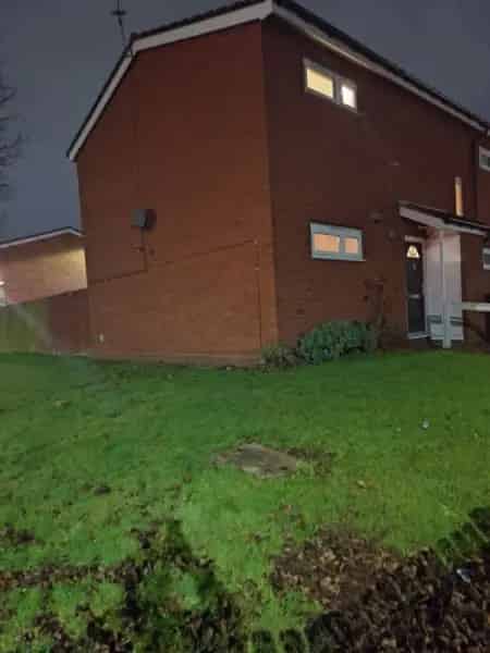 2 Bed House with Large Garden