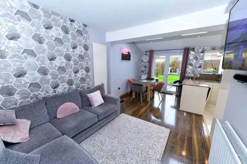 3 Bedroom Semi Detached House for Sale Belfast BT4