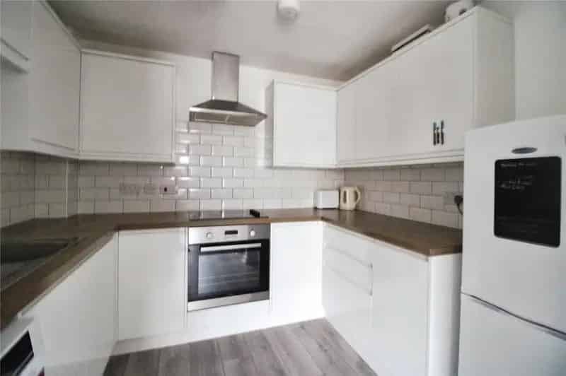 2 bedroom apartment to rent CJ Hole