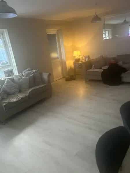 3 Bed House Studios Estate Newly Refurbished Garden New Flooring