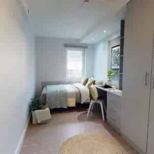 120m² Birmingham Flat with En-Suite, City Views and Workspace