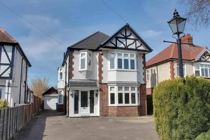 4 bedroom detached house for sale