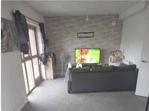 Large 2 Bed Flat Walthamstow East London