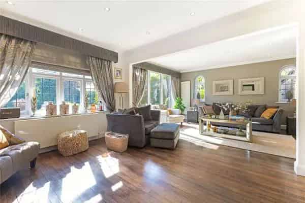 Detached Family Home Moor Park Estate Four Bedrooms Large Garden