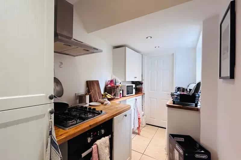 Brighton 1-Bedroom Garden Flat - Zero Deposit Available