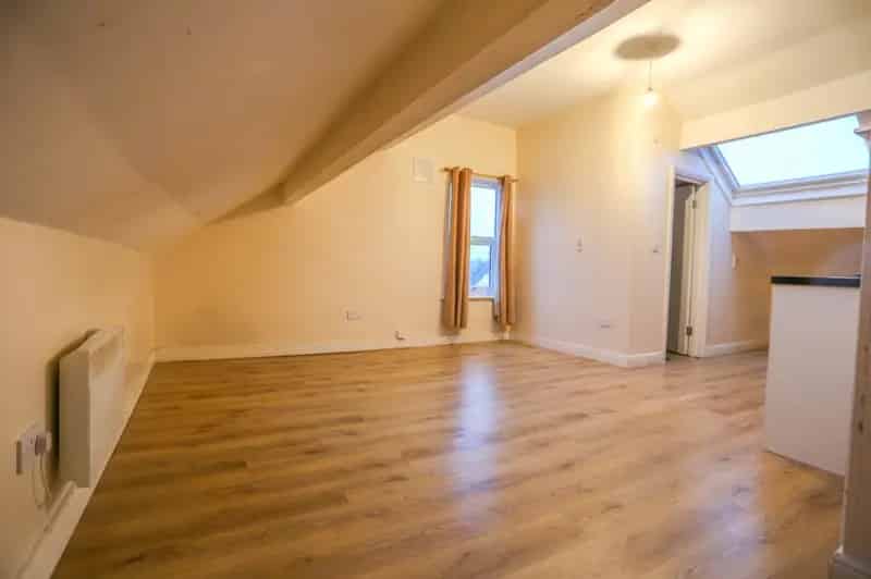 Studio Flat Bearwood Second Floor