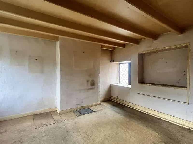 2 Bed House For Sale Needs Renovation