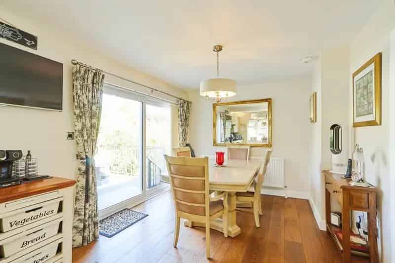 3-Bedroom House with Double Garage and Ample Storage