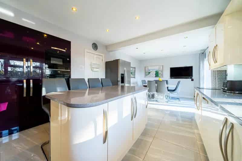 6 Bedroom Family Home with Annexe - 3410 sq ft