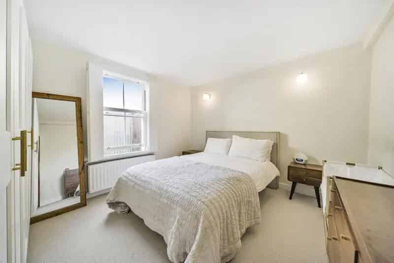 Stunning Two Double Bedroom Maisonette with Private Garden