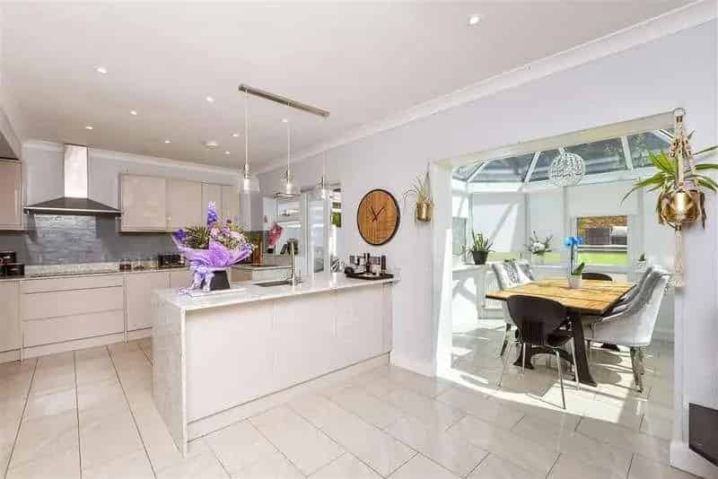 5 Bed Detached House For Sale