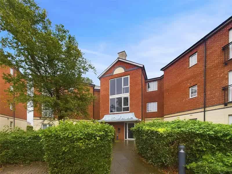 2 Bedroom Apartment Near Gloucester Royal Hospital