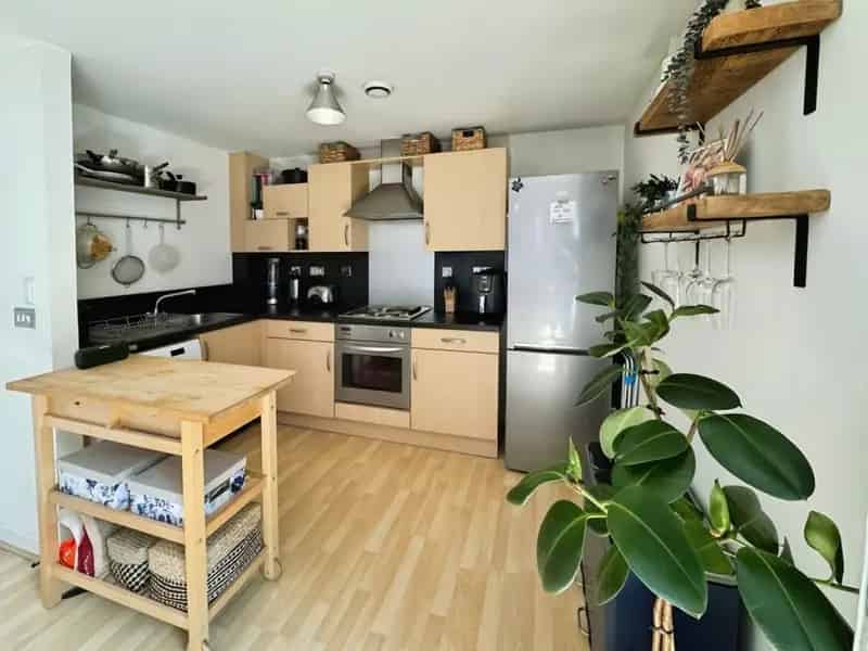 2 Bedroom Flat for Sale Near Leeds Train Station