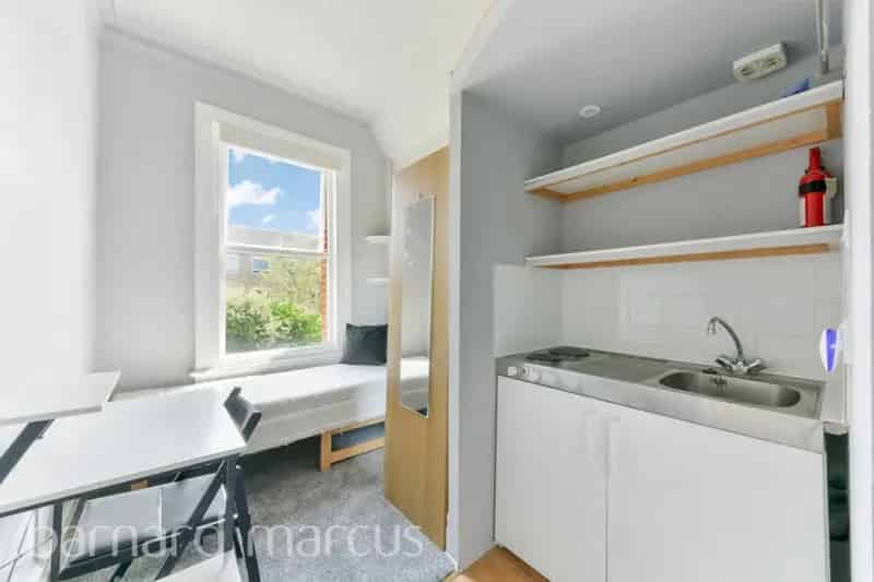 Furnished Studio Flat Zero Deposit Available