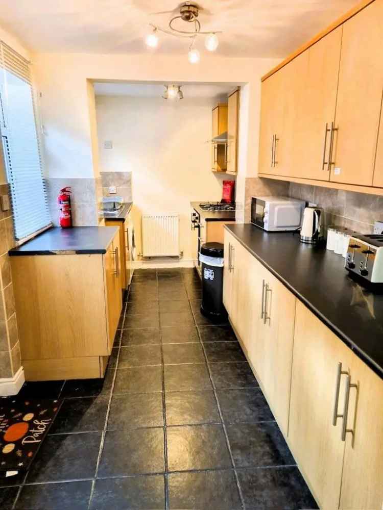 2 bedroom end of terrace house to rent