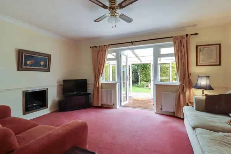 3 Bed Detached Bungalow Near M3 Junction 3