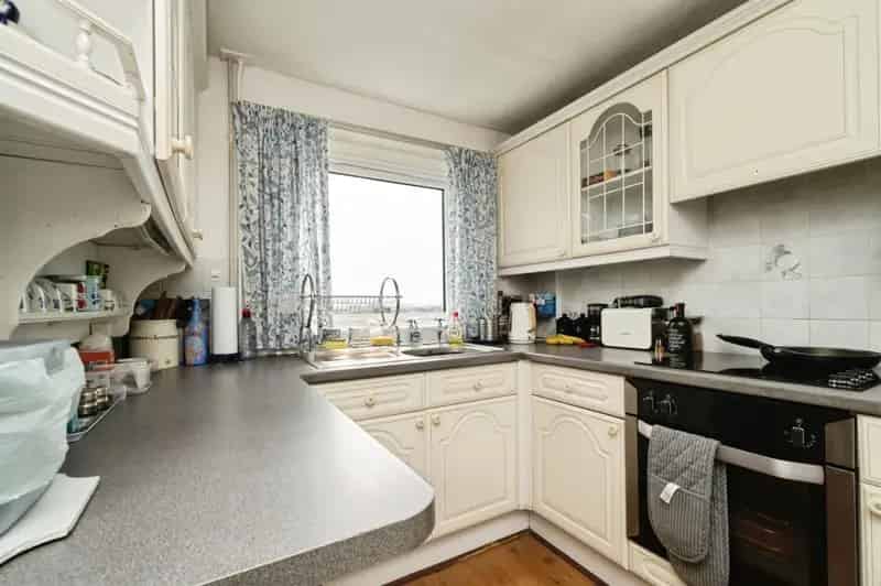 3 Bedroom Semi Detached House Fantastic Views No Onward Chain