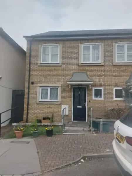 4 Bed House with 2 Bathrooms and Ample Storage