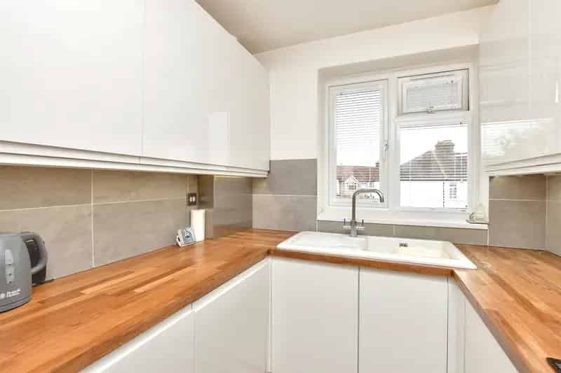 3 Bedroom Maisonette for Sale Near Amenities