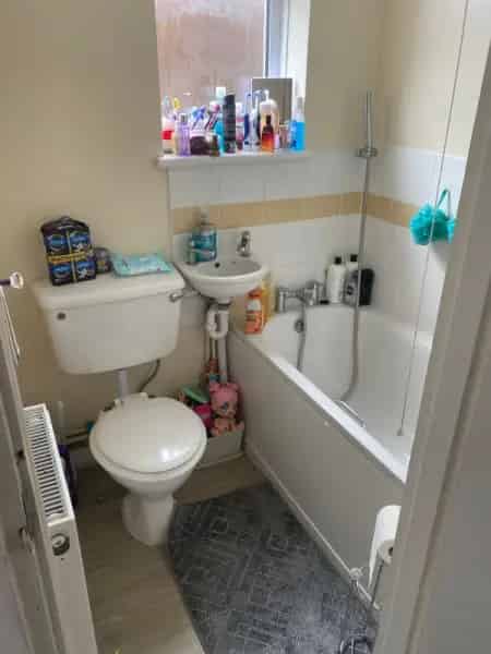 3 Bed House Near Schools and Train Station