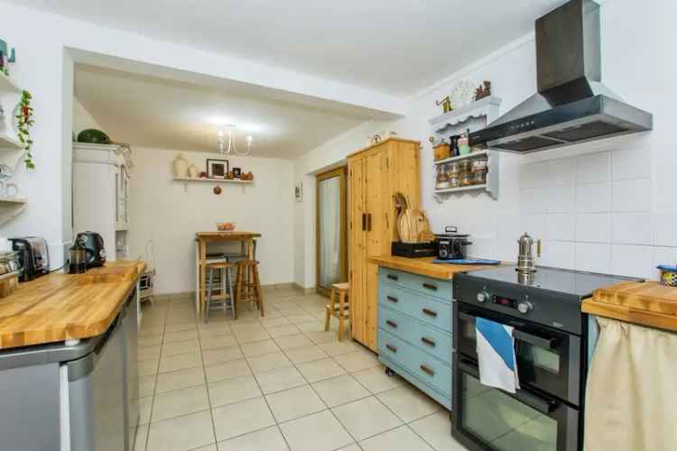 Family Home with Refitted Kitchen and Garden Access