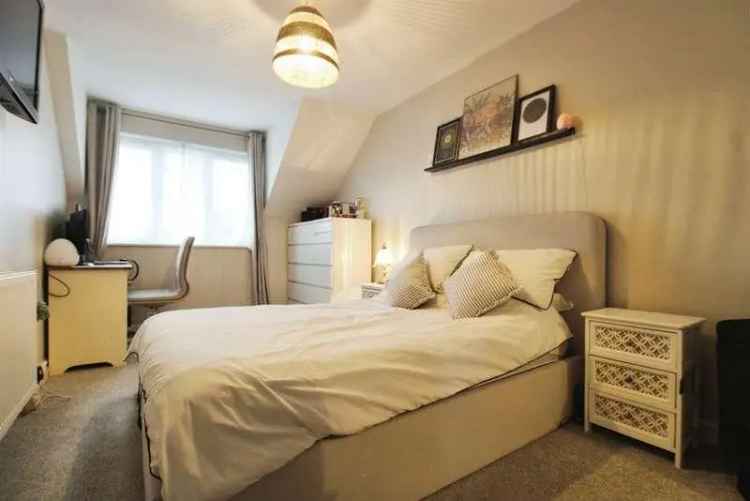 2 Bed Flat for Sale Near Victoria Park