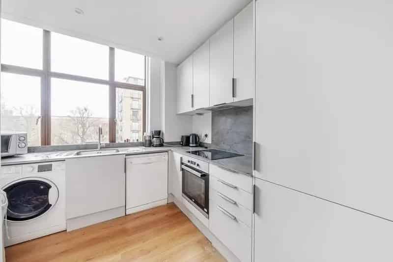 Spacious 2-Bed Modern Apartment near Barbican Elizabeth Line