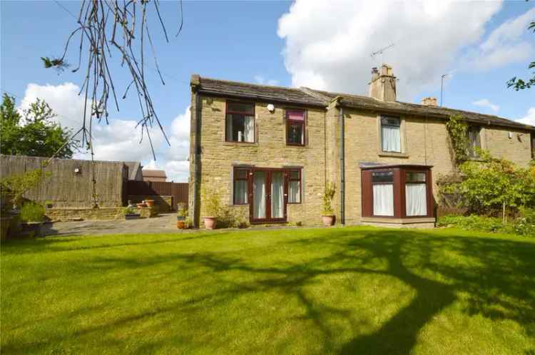 House For Sale in Leeds, England