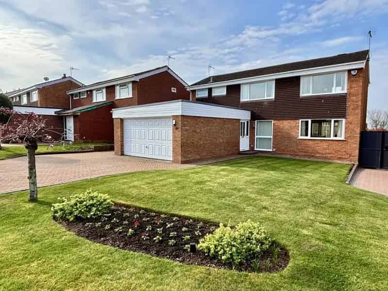 4 Bedroom Detached House for Sale in Battenhall Worcester