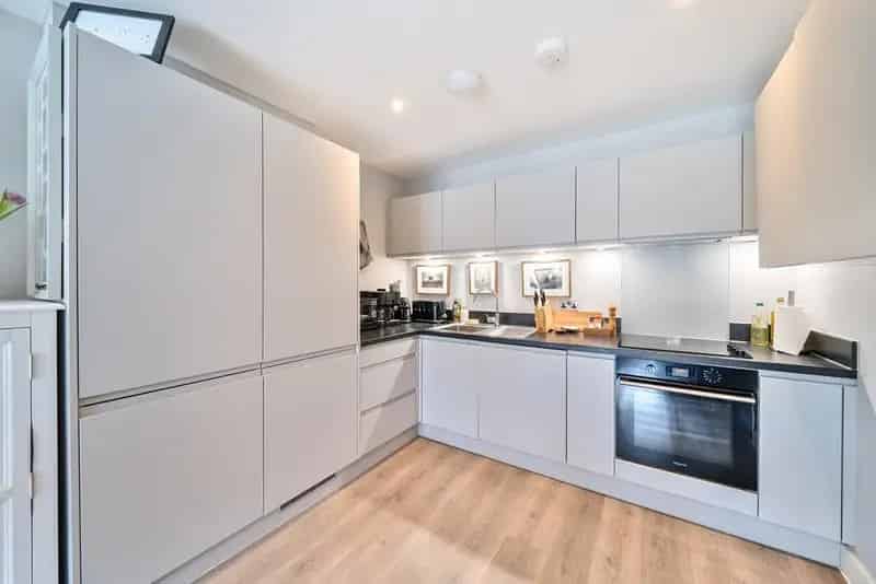 One Bedroom Flat near Vauxhall London Bridge