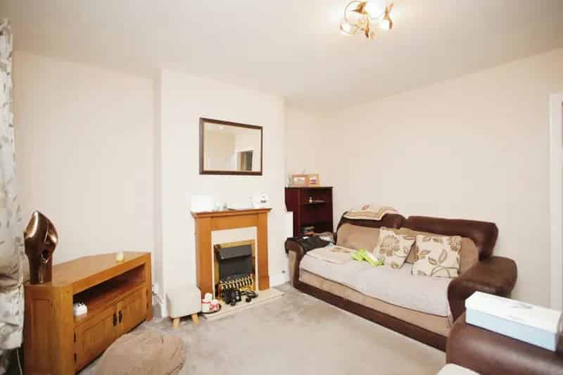 Two Bedroom Semi-Detached Home Near Town Centre - No Upward Chain