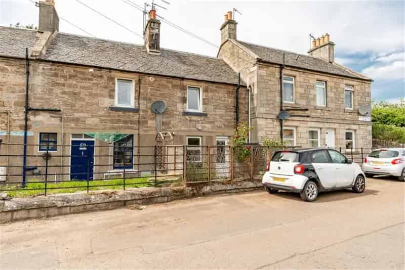 Studio Flat in Burdiehouse Near Straiton Retail Park