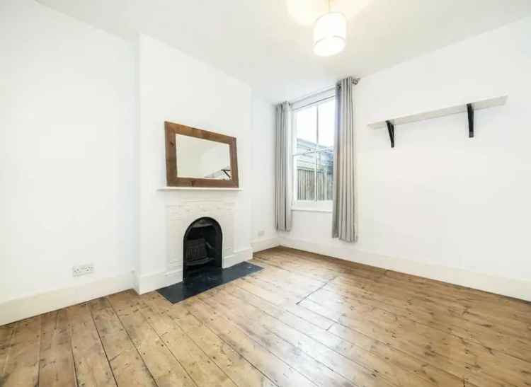 Spacious Victorian Conversion Near Catford Stations