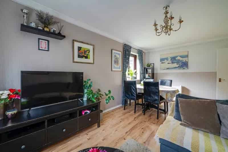 2 Bedroom Flat For Sale By Auction