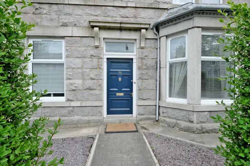 Spacious 2-Bed Flat West End Aberdeen Large Garden Garage