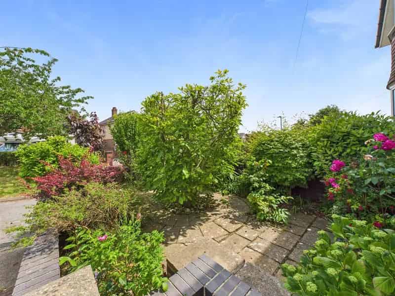 3 Bedroom Semi Detached House Extended Rear Garden Garage Workshop