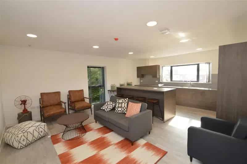 1 Bedroom Student Apartment En Suite Fully Furnished