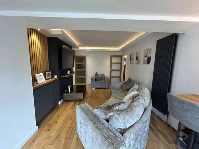 3 Bed Semi Detached House Near Beach