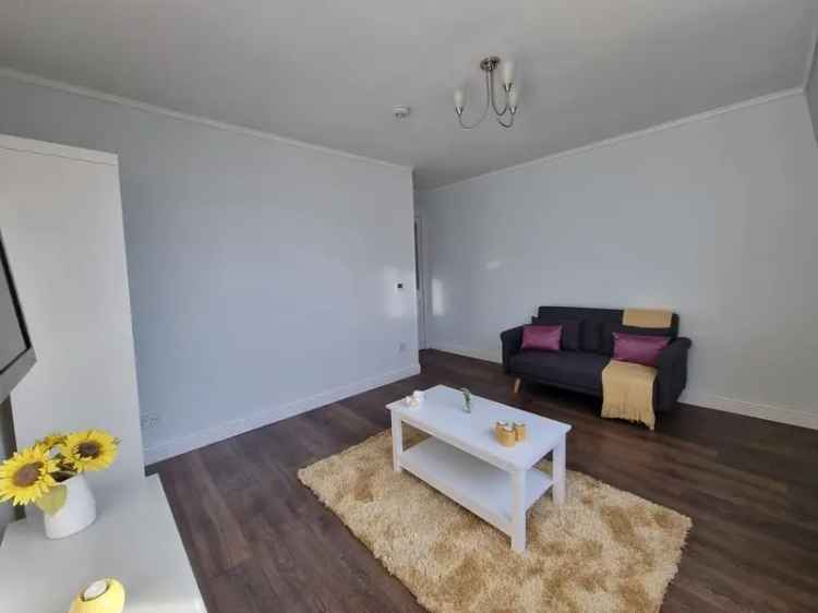 1 Bedroom Flat to Rent Top Floor June 2025