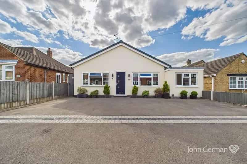2 Bedroom Detached Bungalow for Sale