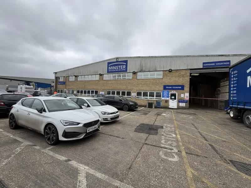 16505 sq ft Industrial Warehouse Unit To Let M27