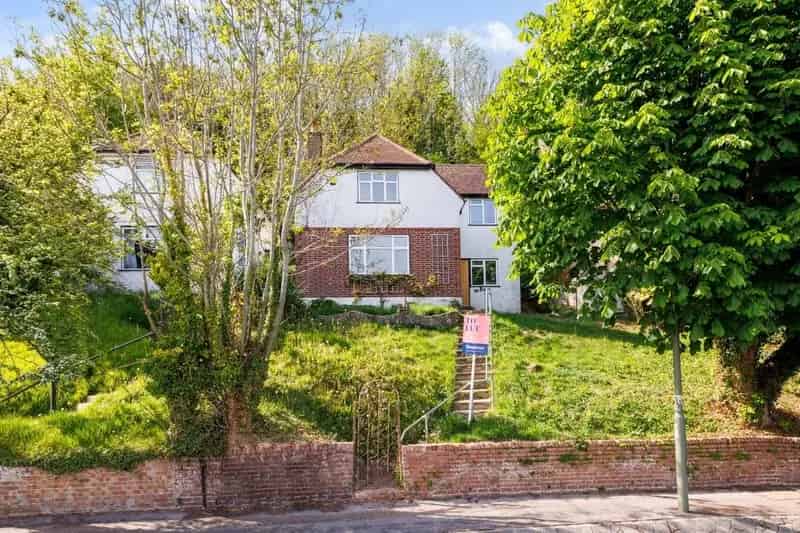 2 Bedroom Detached House to Rent Caterham