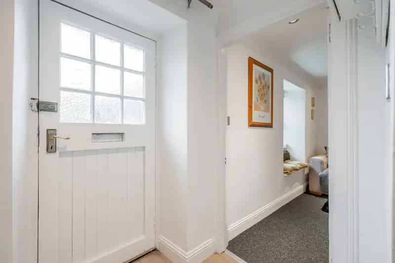 Stunning 2-Bed Cottage Flat Ruthvenfield Perth Modern Kitchen Private Garden