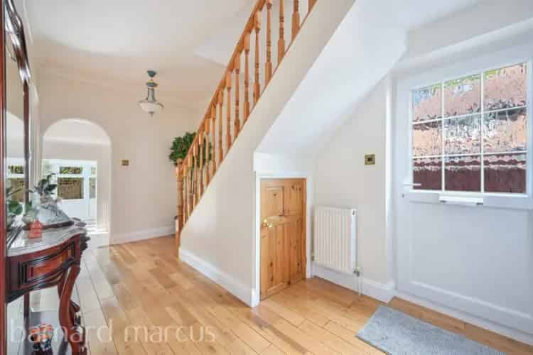 Four Five Bedroom Family Home with Garden and Parking